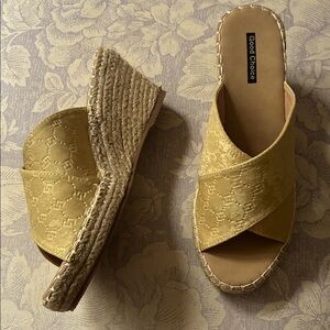 NWT women’s sandals never worn !! 8.5 ⭐️4/ for 25